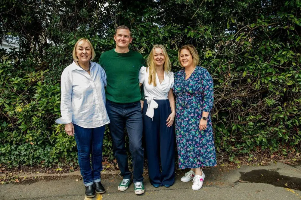 contact dr helen allergy team photo